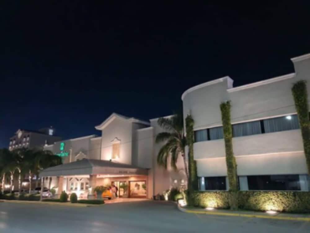 Fresno Galerias Hotel Torreón Екстериор снимка