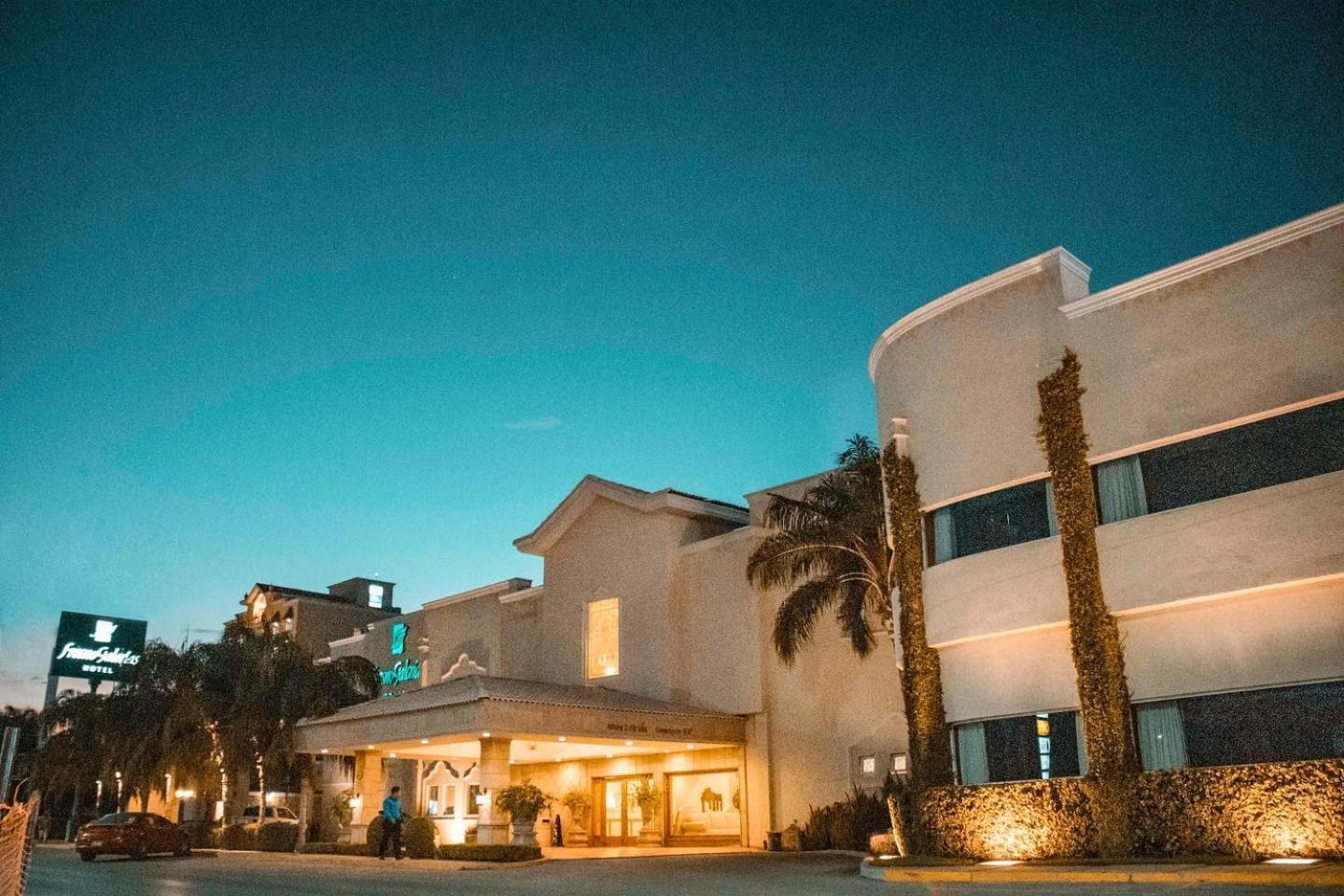 Fresno Galerias Hotel Torreón Екстериор снимка
