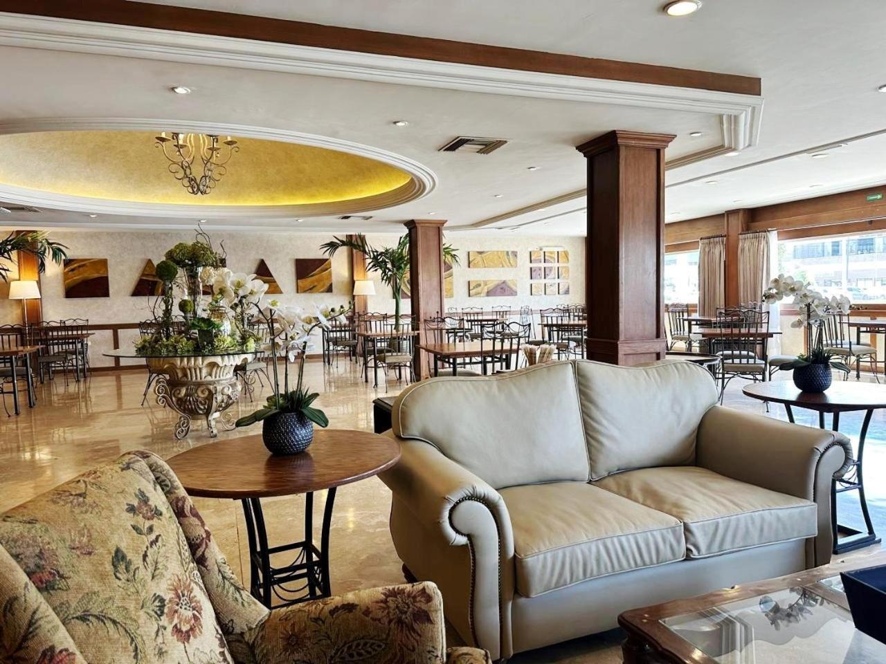 Fresno Galerias Hotel Torreón Екстериор снимка