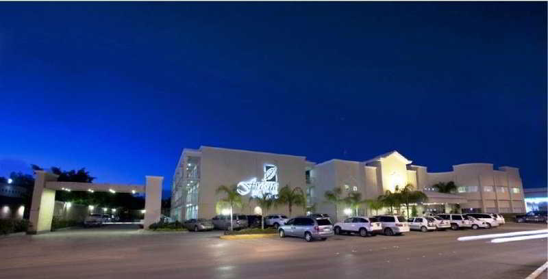 Fresno Galerias Hotel Torreón Екстериор снимка